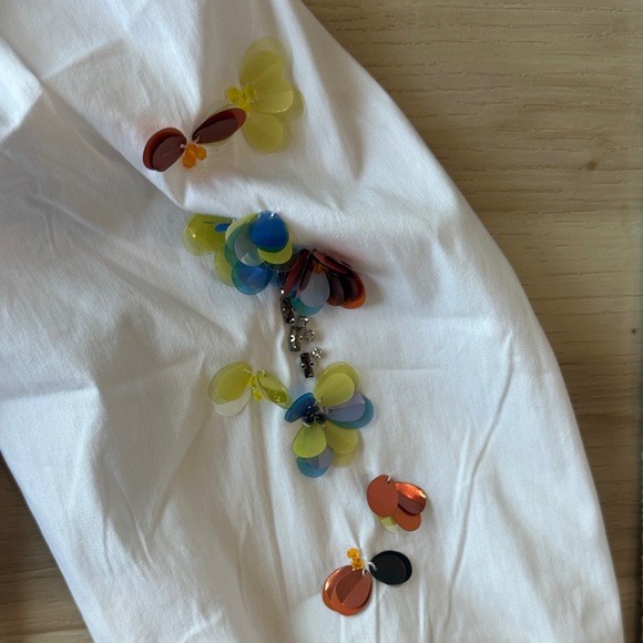 Elie Tahari White Button Down Shirt with Colorful Floral Embroidery - Picture 4 of 5